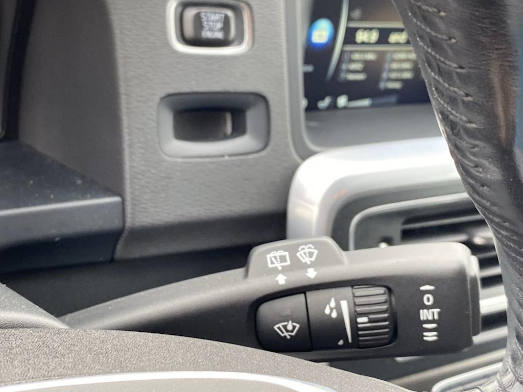 Thumbnail: 2015 Volvo V60 - 14