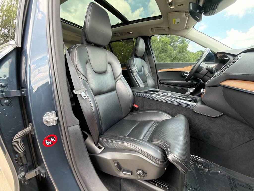 Thumbnail: 2019 Volvo XC90 - 10