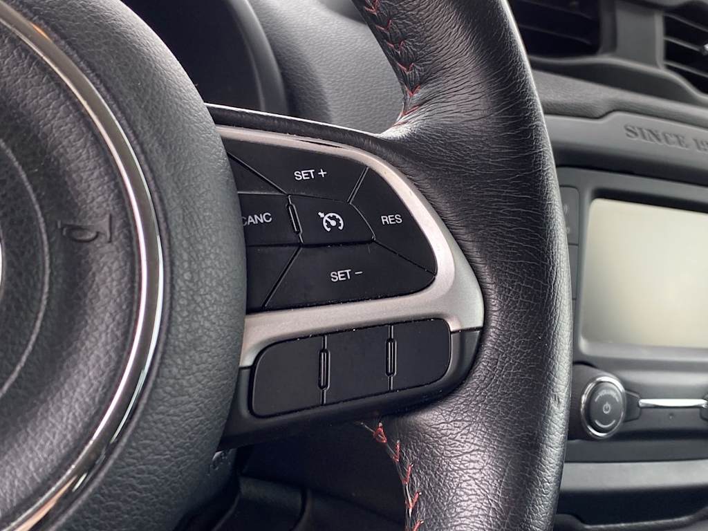 2016 Jeep Renegade Trailhawk 28