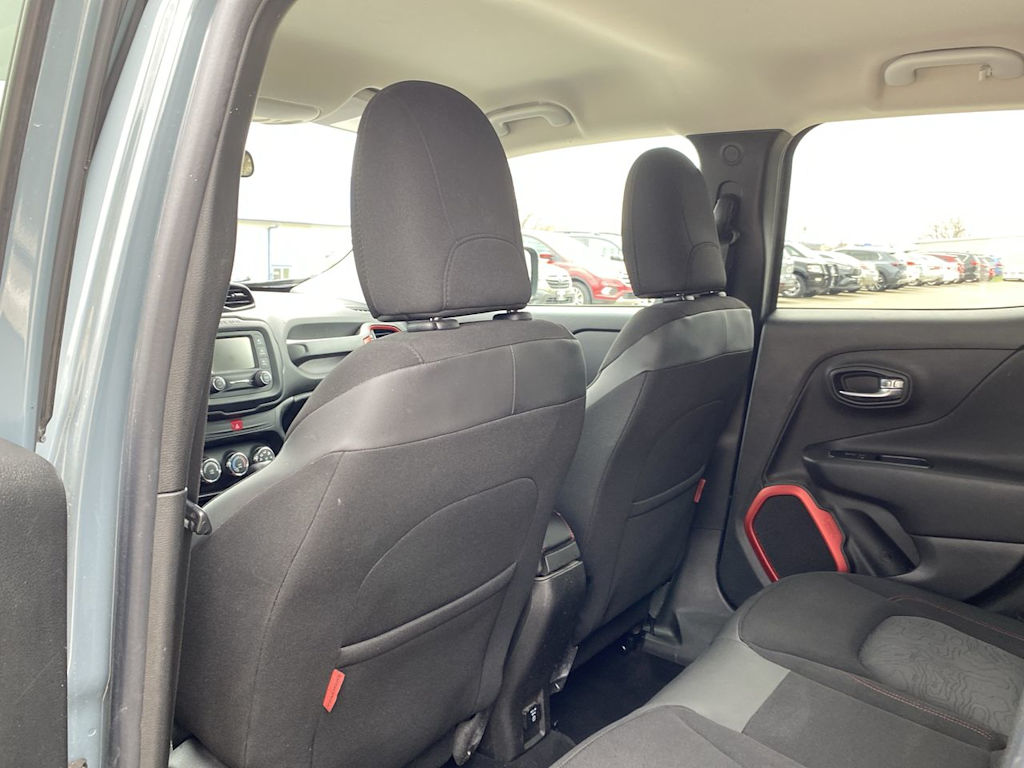 2016 Jeep Renegade Trailhawk 12