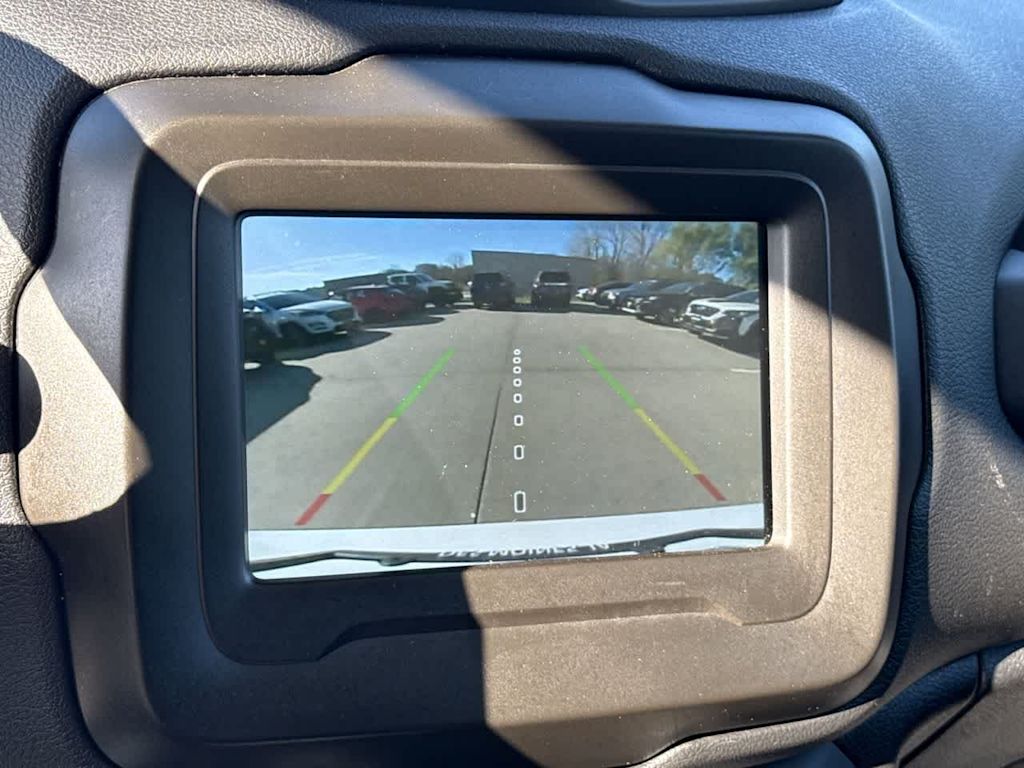 Thumbnail: 2020 Jeep Renegade - 31