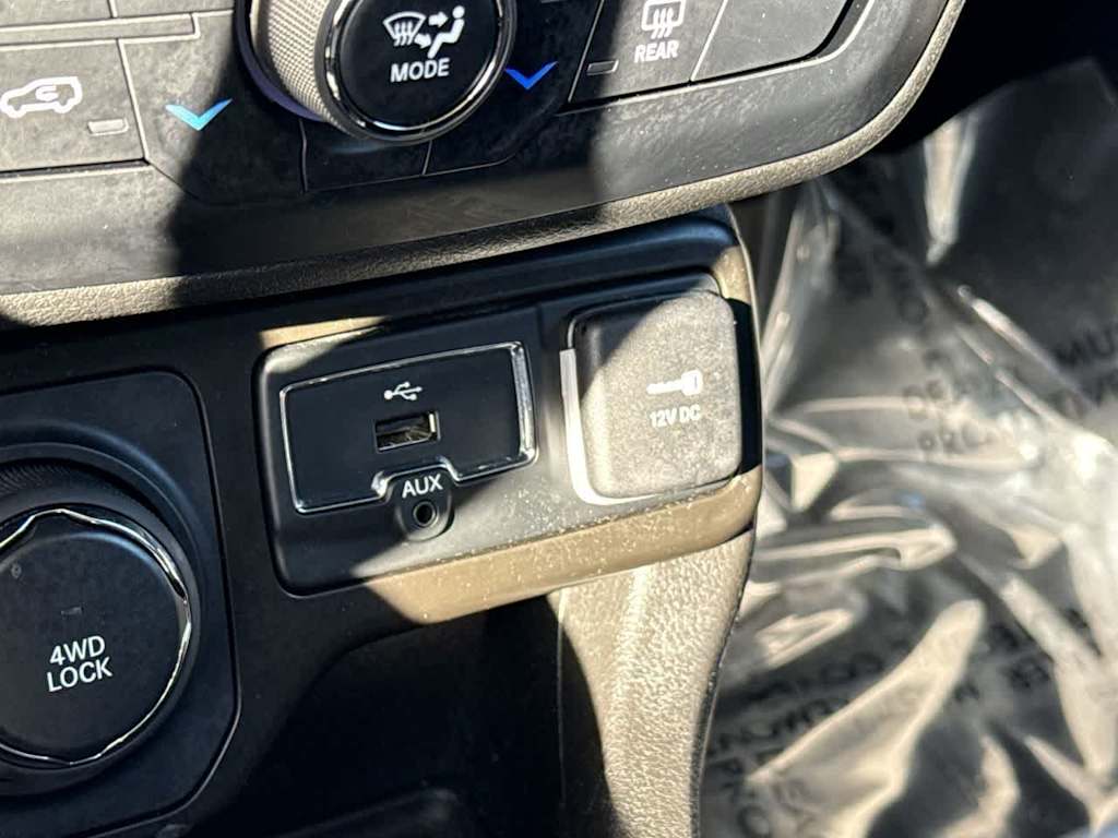 Thumbnail: 2020 Jeep Renegade - 32