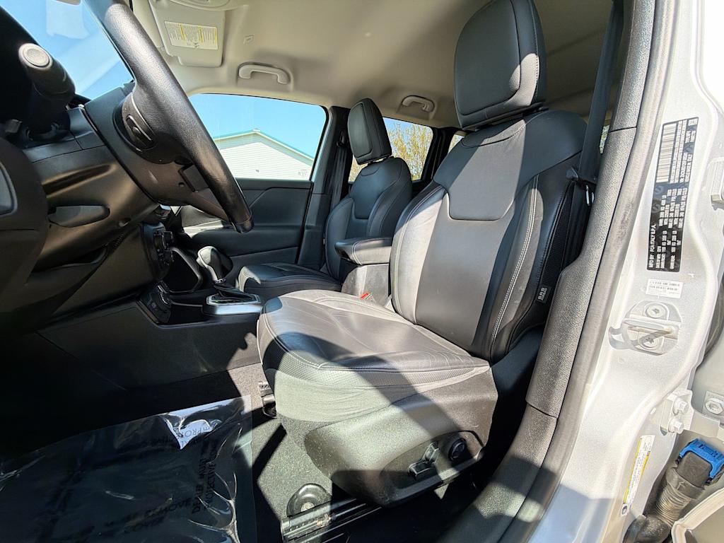 Thumbnail: 2019 Jeep Renegade - 9