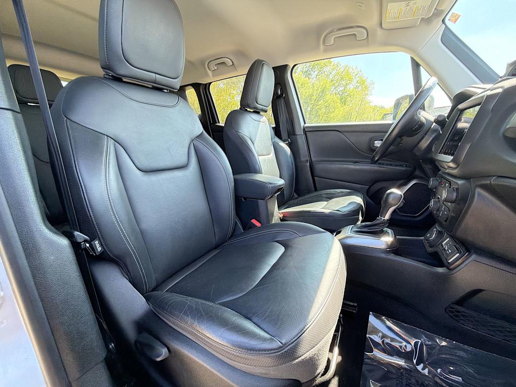 Thumbnail: 2019 Jeep Renegade - 10