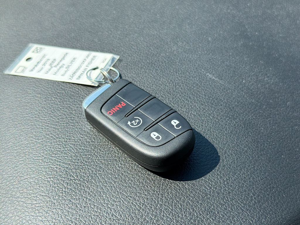 Thumbnail: 2019 Jeep Renegade - 17