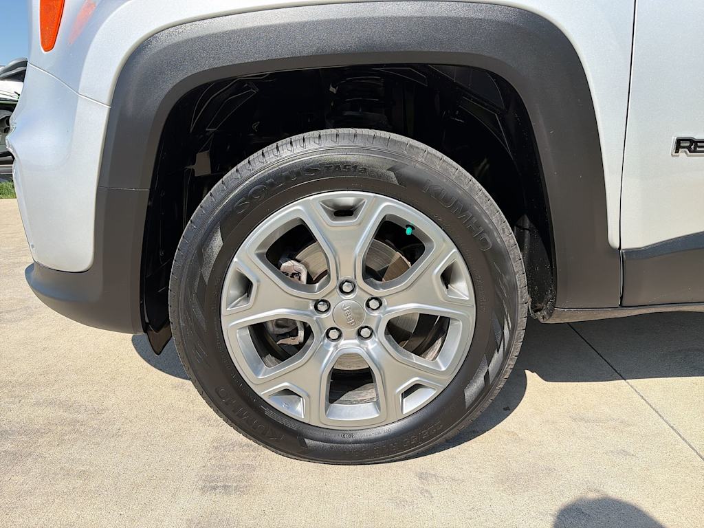 Thumbnail: 2019 Jeep Renegade - 6