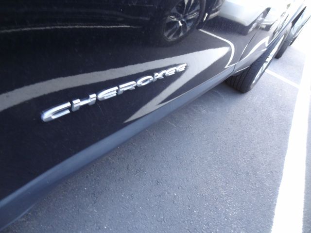 Thumbnail: 2021 Jeep Cherokee - 18