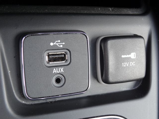 Thumbnail: 2019 Jeep Cherokee - 17