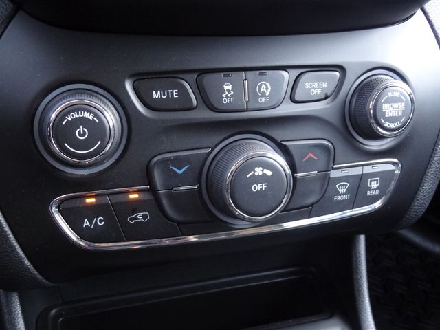 Thumbnail: 2019 Jeep Cherokee - 30