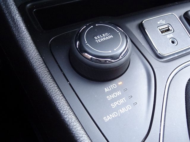 Thumbnail: 2019 Jeep Cherokee - 31