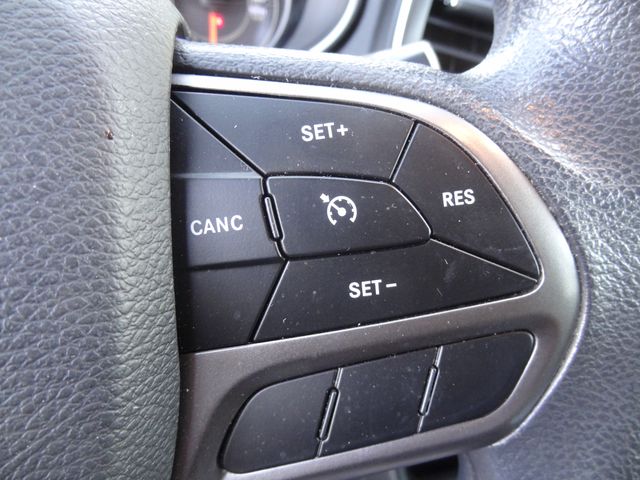 Thumbnail: 2019 Jeep Cherokee - 25