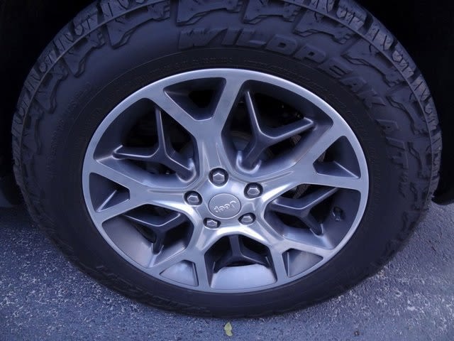 Thumbnail: 2020 Jeep Grand Cherokee - 6