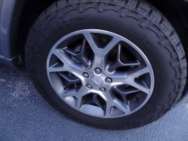 Thumbnail: 2020 Jeep Grand Cherokee - 20