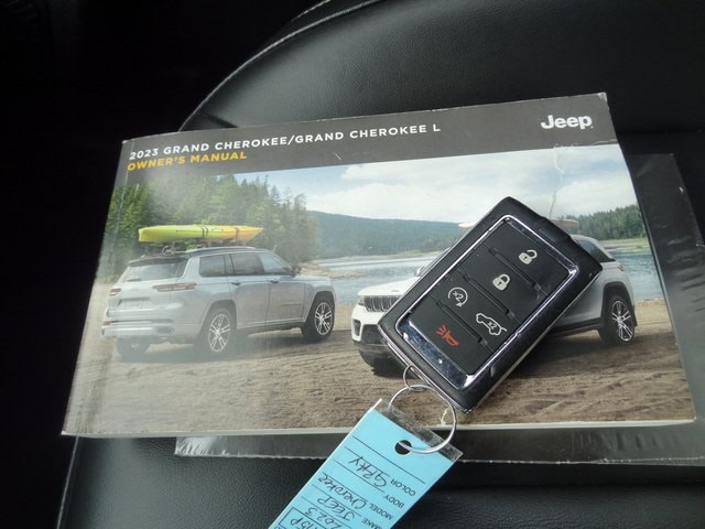 Thumbnail: 2023 Jeep Grand Cherokee - 16