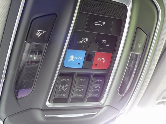 Thumbnail: 2023 Jeep Grand Cherokee - 6