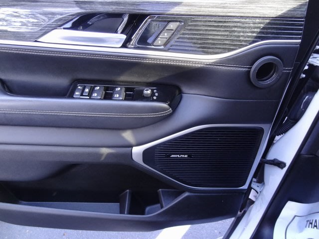 Thumbnail: 2022 Jeep Wagoneer - 15