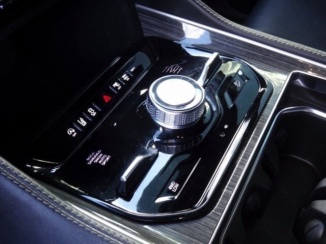 Thumbnail: 2022 Jeep Wagoneer - 17