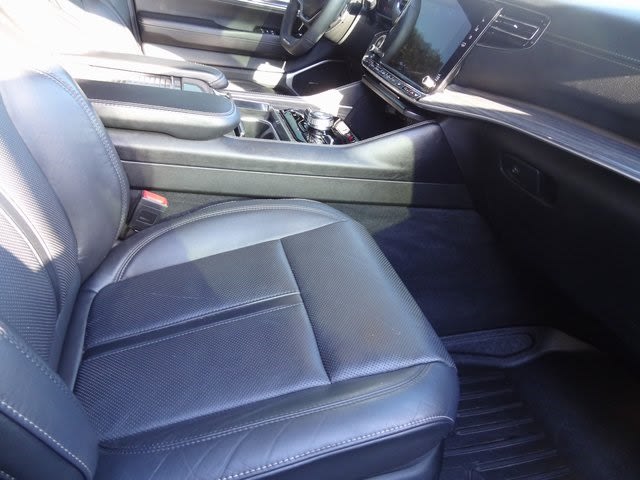 Thumbnail: 2022 Jeep Wagoneer - 26