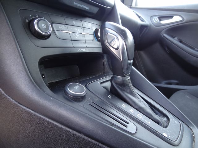 Thumbnail: 2016 Ford Focus - 9