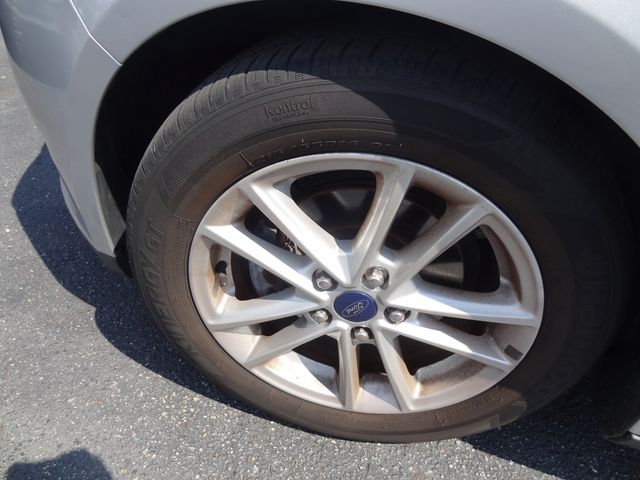 Thumbnail: 2016 Ford Focus - 18