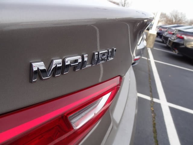 Thumbnail: 2023 Chevrolet Malibu - 4