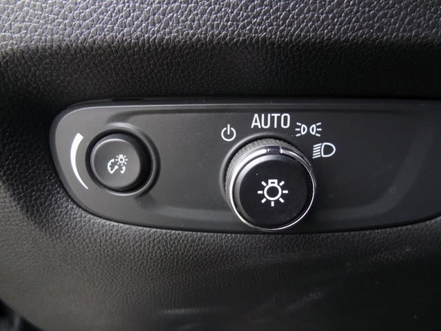 Thumbnail: 2023 Chevrolet Traverse - 26