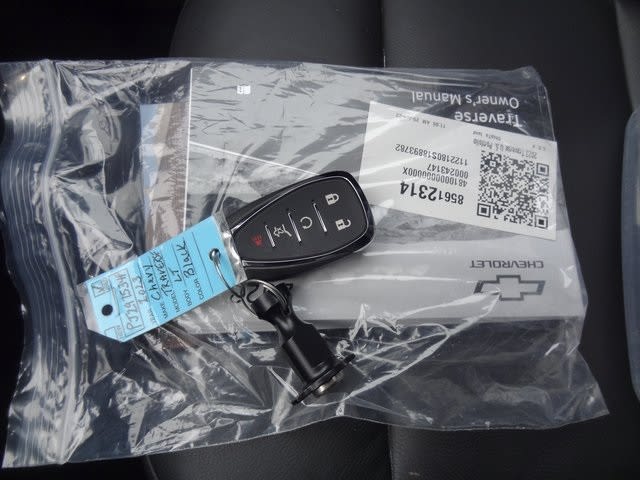 Thumbnail: 2023 Chevrolet Traverse - 16