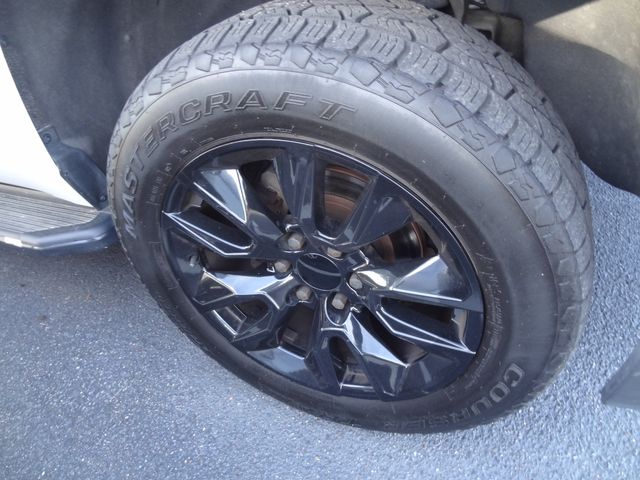 Thumbnail: 2016 Chevrolet Suburban - 18
