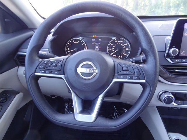 Thumbnail: 2025 Nissan Altima - 9