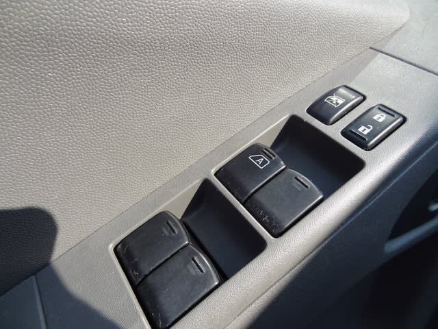 2010 Nissan Frontier SE 12
