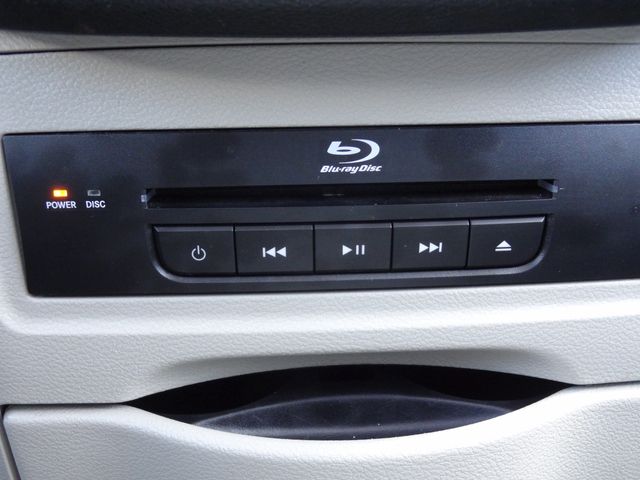Thumbnail: 2013 Chrysler Town & Country - 37