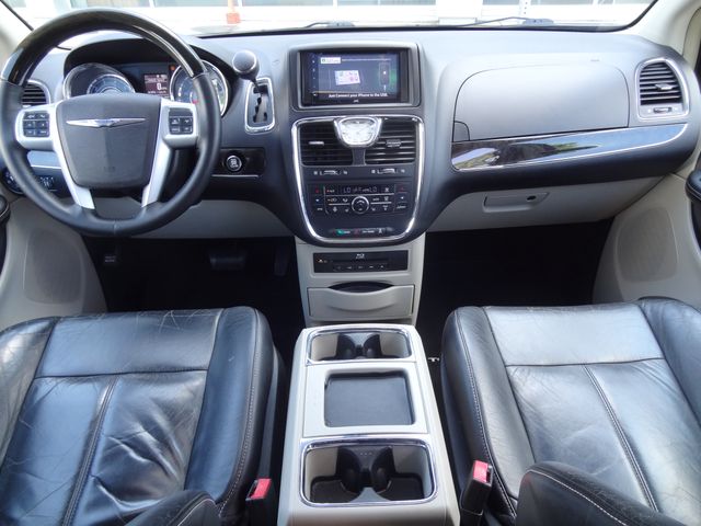 Thumbnail: 2013 Chrysler Town & Country - 2