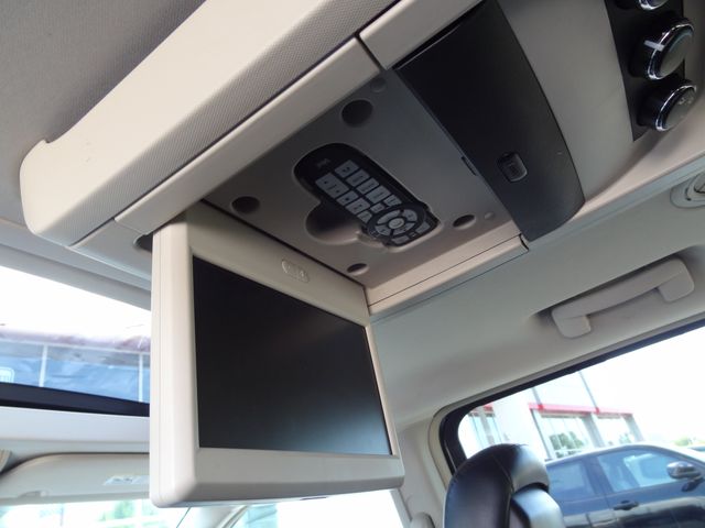 Thumbnail: 2013 Chrysler Town & Country - 20