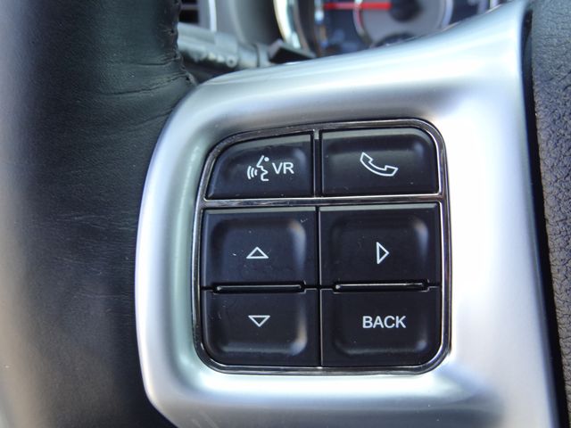 Thumbnail: 2013 Chrysler Town & Country - 29