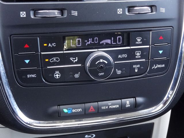 Thumbnail: 2013 Chrysler Town & Country - 34