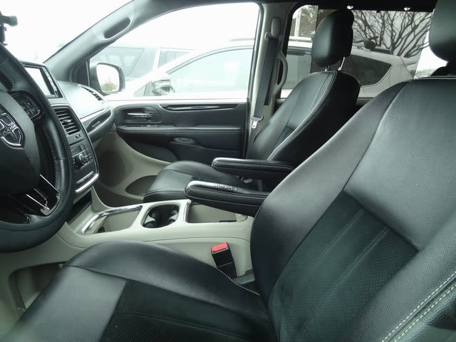 Thumbnail: 2017 Dodge Grand Caravan - 7