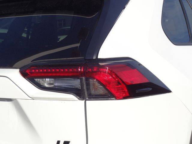 Thumbnail: 2022 Toyota RAV4 - 18