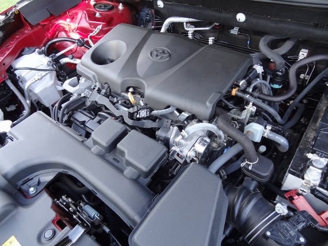 2023 Toyota RAV4 XLE 8