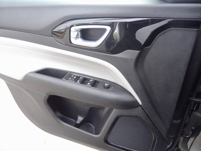 Thumbnail: 2023 Jeep Compass - 22