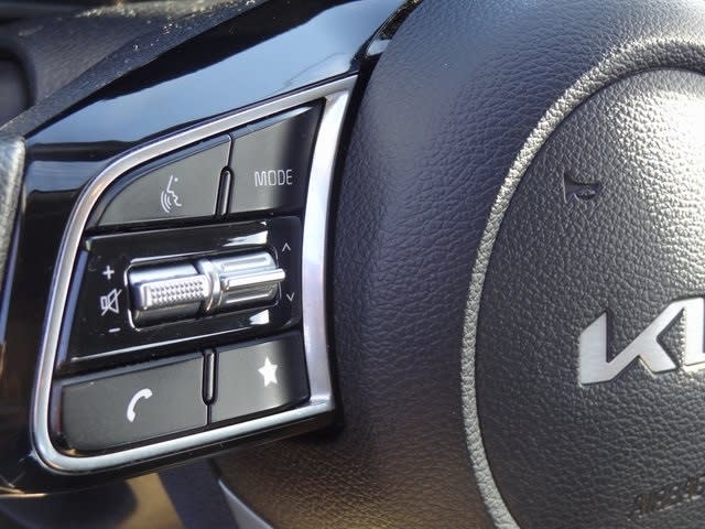 Thumbnail: 2023 Kia Forte - 17