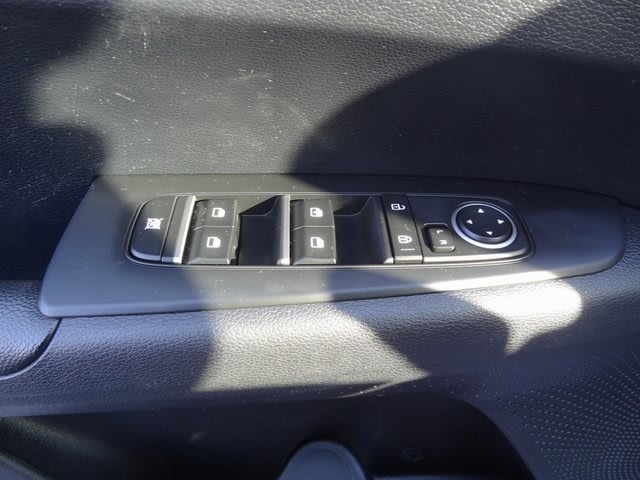 Thumbnail: 2023 Kia Forte - 15