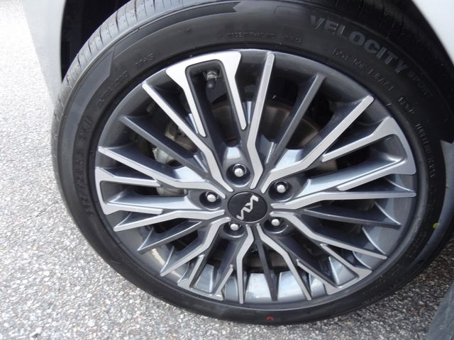 Thumbnail: 2024 Kia Forte - 7