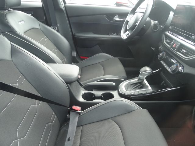 Thumbnail: 2023 Kia Forte - 7