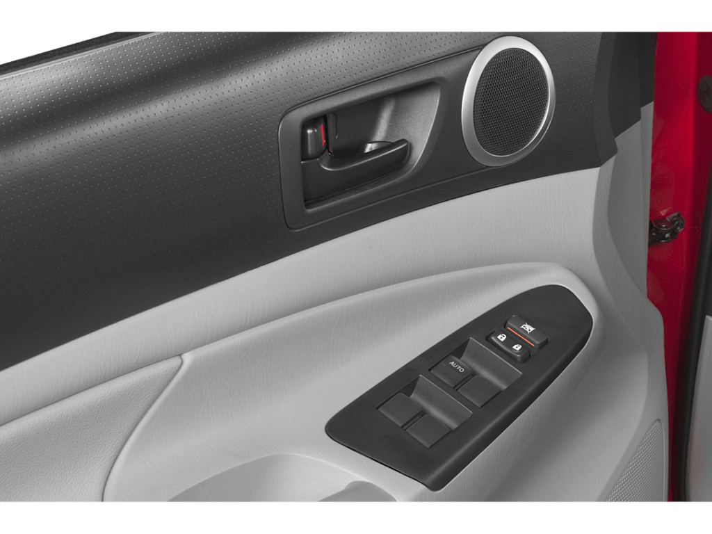 Thumbnail: 2015 Toyota Tacoma - 13