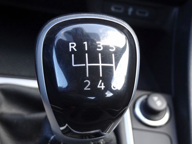 Thumbnail: 2023 Volkswagen Jetta - 34