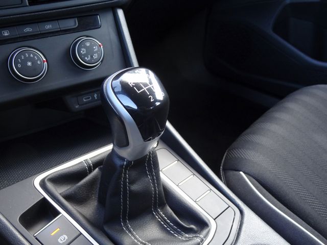 Thumbnail: 2023 Volkswagen Jetta - 14