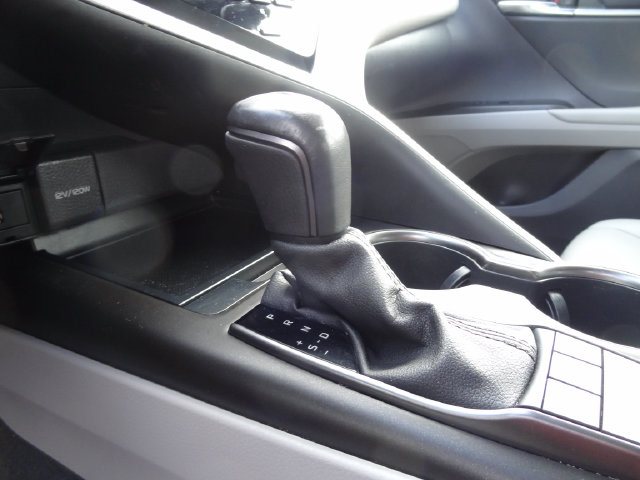 Thumbnail: 2022 Toyota Camry - 10