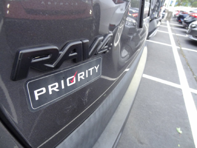 Thumbnail: 2022 Toyota RAV4 - 17