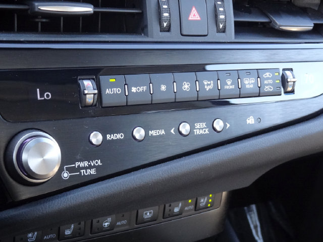 Thumbnail: 2024 Lexus ES - 29