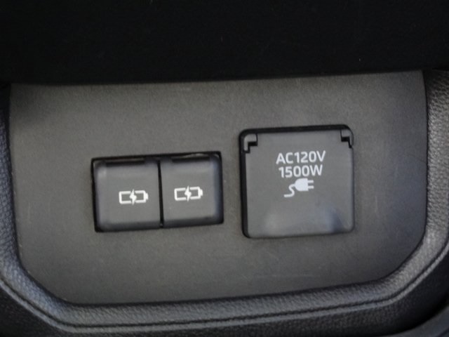 Thumbnail: 2023 Toyota Highlander - 21